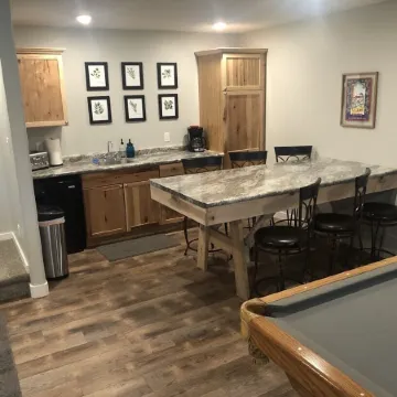 Spacious home with Hot Tub, bikes, fire pit, pool table and more!!