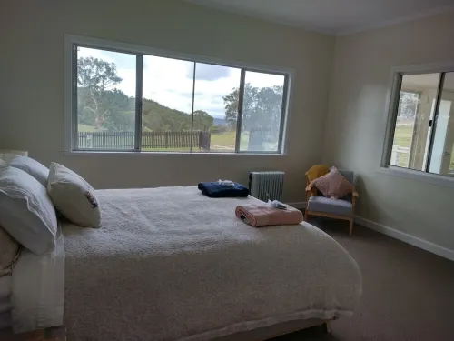 Lovely Farm Stay in the Northern Granite Belt. 8 Minutes From Wineries