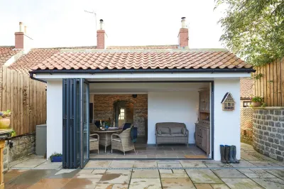 Dog-Friendly 17th-Century Cottage with Private Hot Tub in Yorkshire