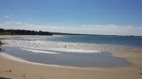 PARKSIDE BEACH HOUSE DOG FRIENDLY 450m BEACH