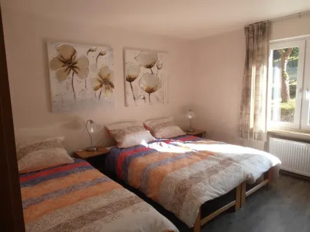 14 Persons Feriënhaus with bar, sauna and Poolbiljart. Отели в г. Брилон