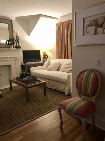 Convenient quiet LSU Location near City Park, coffee shops, restaurants and bars Отели рядом с достопримечательностью «Магнолиа Маунд Плантейшен»