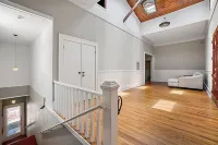 Steps to Downtown Eustis~King~Fully Stocked~Coffee Bar Hotel a Eustis