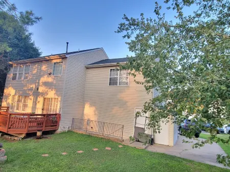 Clean, spacious, and Cozy Basement Apartment for a memorable HomeAway experience Отели в г. Траянгл