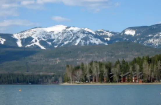 Luxe, Large, Stylish Glacier NP Condo! Best Location, Ski Availabilities!