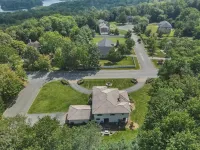 Spacious + beautiful 5-bedroom Mediterranean Villa in Monroe, NY. Hotels in 