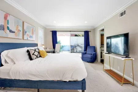 Orange Oasis 🍊- 10min to Disneyland 🎡Spacious Pool home Отели рядом с достопримечательностью «Университет Чапман»