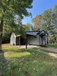 Cozy Cabin - walking distance to town and 10 minutes to Bromley. Pet friendly!