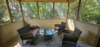 Rustic with a modern twist 3 bdr/3.5 bath chalet