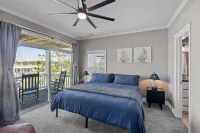 Gorgeous Marina Views!