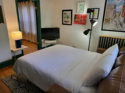 Stylish Apt in Walker's Point