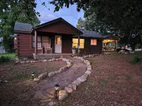 Our cozy cabin has a spacious yard. Great for families! Отели рядом с достопримечательностью «Национальный парк Грэйт Смоки Маунтинс»