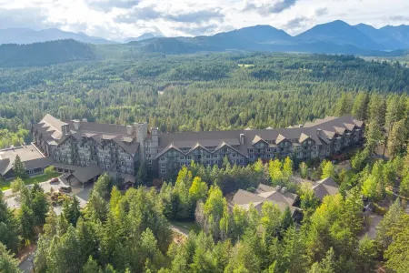 Suncadia Wilderness Retreat with Modern Amenities