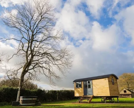 Indulgent Hideaway with Hot Tub in Durham Dales