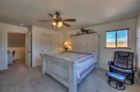 DW6  Private Hot Tub, En-Suite Bathroom for Each Bedroom, Near Arches Park!