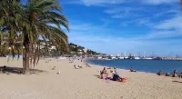 T2, Ground Floor, Terrace, 5 mn walk from the beach and shops, sheets included