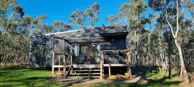 Tiny House/Retreat in Adelaide Hills. Secluded, peaceful, country views. Hotels near "Barka Park" Dog Park
