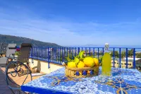 Elena apartment with panoramic views of the Gulf of Naples. AC and parking inc.