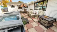 Quiet Suburban Home Minutes from Airport, Niagara Falls + all major attractions.
