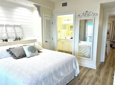 4 Pools! OCEAN Views~30A area~5 min walk to Beach!