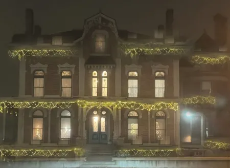 Now available for 1-Day Holiday Events! Message for more information 🏰🌲🥂