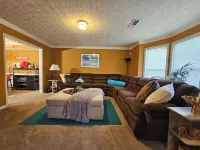 NFL House – 1Train Ride Away-7Min to Train Station, 8-Guests, 4-BRDs, Game Room Hotel a Redan