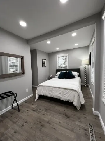 Peaceful Riverfront Cottage with Private Hot tub