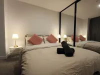 Brand new 1B apartment in Woden Pool Sauna Gym Hotels in Phillip