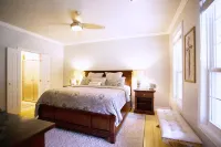 Tranquil Texoma Lake House w/ private lake on .5 acres & steps from Lake Texoma