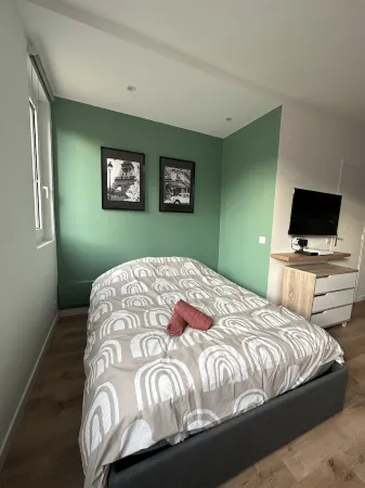 Studio 25m2 Rénové Proche Métro - Parking Privé Отели в г. Мезон-Альфор