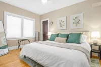 Modern Craftsman - East Harriet - 3 min to Lakes - Condos