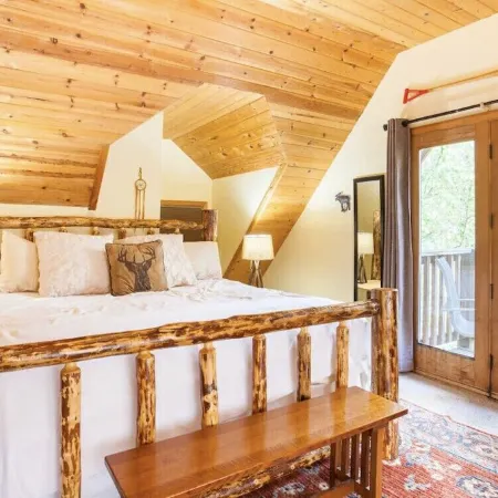 Moose Lodge Log Cabin and Chalet w/ Hot Tub sleeps 16