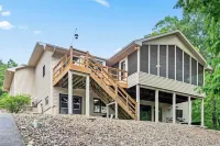 Lakefront, Dock, Remodeled, Views, Screen Porch, Kayaks!