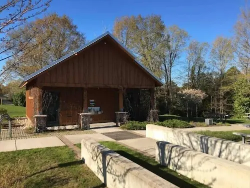 Walloon Lake Waterfront! Private Beach! Pets! Fireplace! Fall Colors!