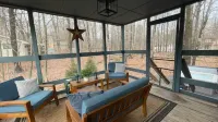 PearTree Chalet, Lake, Hot Tub, Gas & Wood FirePits
