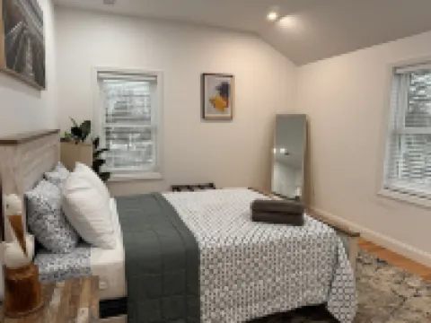 Luxury and Modern  Apt near Mall/ Hospital Hotels in Danvers