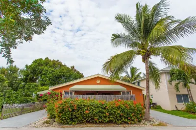 Surf Road Cottage Unit 1 - at the beach 보인턴 비치 후미 주변 호텔