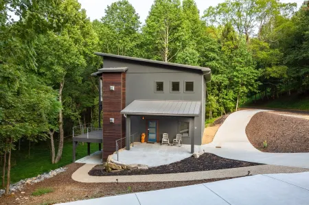 Long Range Mtn Views Next to Jump Off Rock! Ultra Modern, Very Unique Open Floor