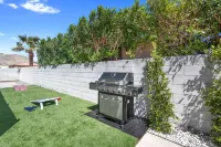 Desert Dream: Brand New Pool&Spa, Game Room, Views