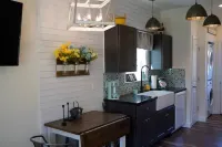 Bluebird Cottage A: Near Charlottesville, Wineries: Firepit, Patio, Dogs OK