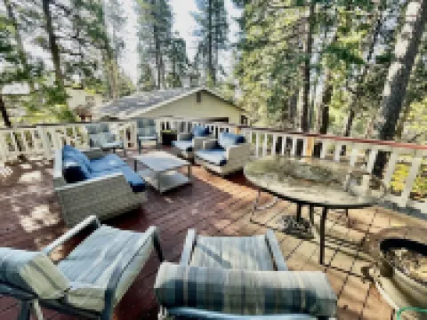 LAKEMONT PINES  •  Big Family Home  • AC • DOG + RV's Hotels in Arnold