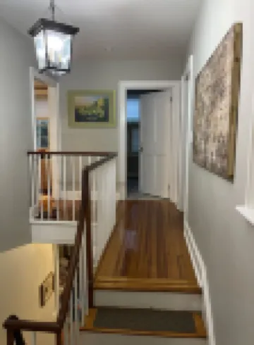 200 yr old Historic Farmhouse in Walkable City Neighborhood - 35 min to Saratoga