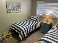 Lovely quiet 2 bedroom rental with free parking Hotels in 