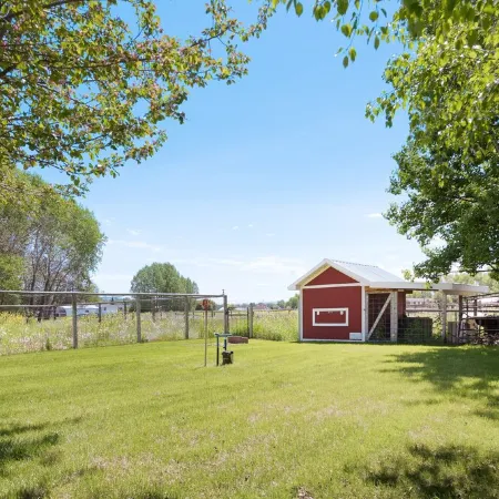 SPECIAL RATES Pet Friendly Log Cabin, Sleeps 8, Hot Tub, Fishing & Skiing Galore