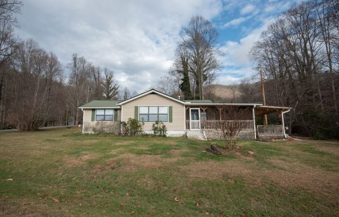 Stunning Views w/Firepit, 2/1 Cottage, Creek, Starlink, Ada + Pet Friendly