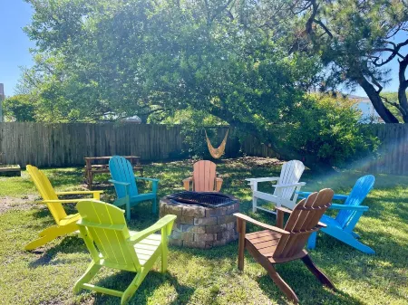 Updated & Roomy 4Br Coastal Home. Sleeps 10. 6 Beds. Great Area. 3 Nite Minimum!