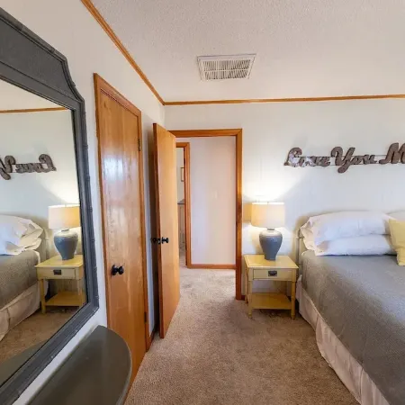 Ocean Views -Dog Friendly- 3rd Row From The Beach