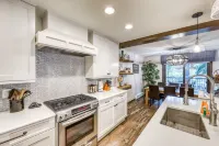 East Vail Spacious Remodeled Ski Retreat with Private Hot Tub