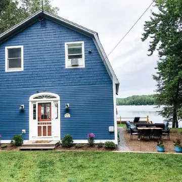 Family & Dog-Friendly Lakeside Retreat 15-Min to Mount Sunapee