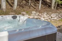 Luxury Vail 3bd/2ba w/ Hot Tub!